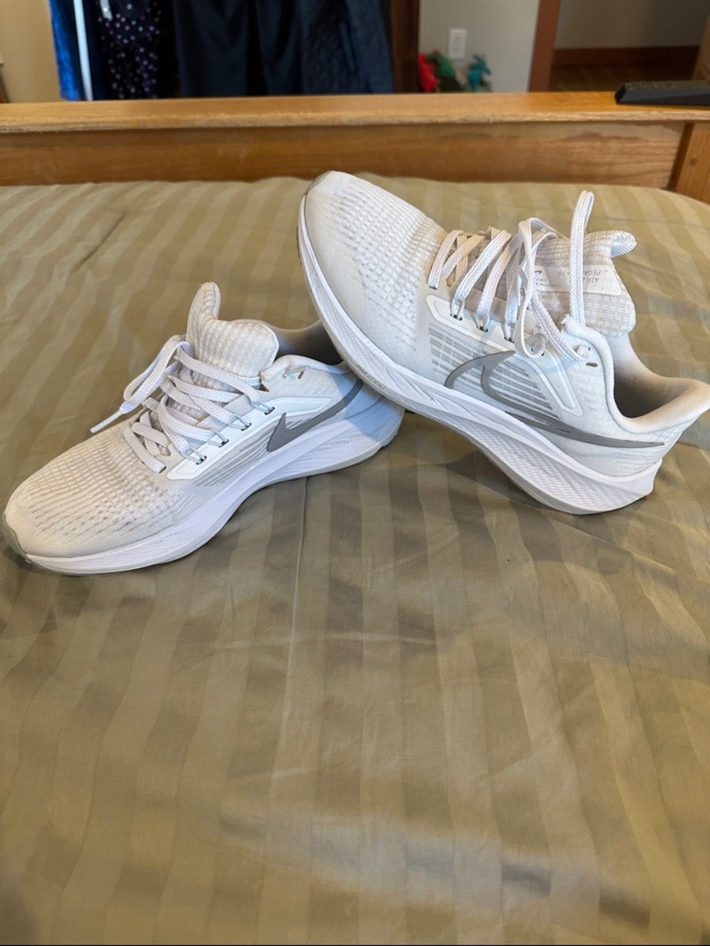 Nike Women’s Air Zoom Pegasus 39 Sneakers
